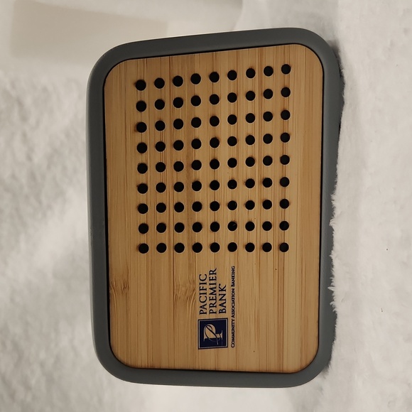 Temblor Wireless speaker and charger, gray ans bamboo - Picture 6 of 7